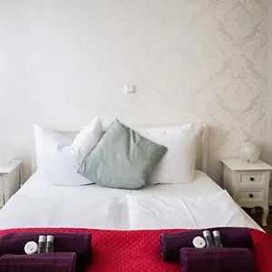 3* Oda ve Kahvaltı My Place Mit Fruehstueckspaket - With Breakfastbox